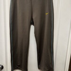Nike Puddy Gray Dry-Fit Capri Workout Pant sz M 8-10